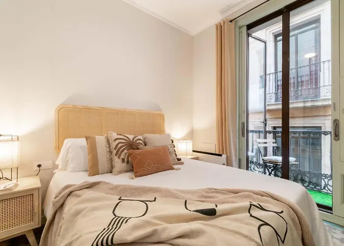 Bolivia. Newly Renovated Full With Bright Terrace Apartment *