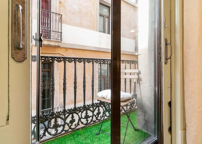 Bolivia. Newly Renovated Full With Bright Terrace Apartment *